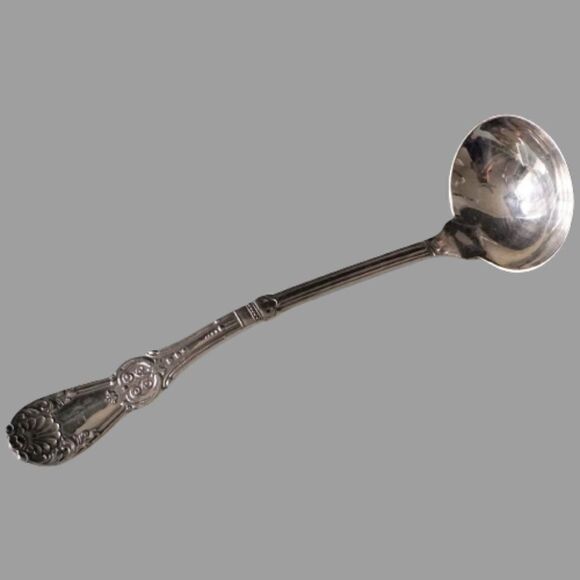 Antique WM Rogers Kings Medallion Pattern Gravy Ladle Sauce Spoon Silver Plate - Picture 3 of 9